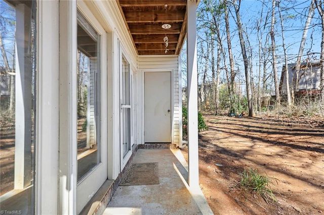 2326 W Vandalia Road B, Greensboro, NC 27407