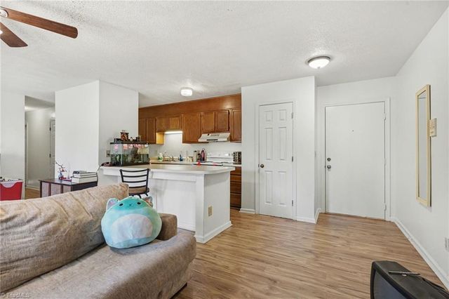 2326 W Vandalia Road B, Greensboro, NC 27407