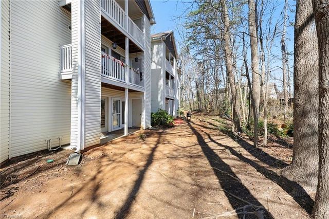 2326 W Vandalia Road B, Greensboro, NC 27407