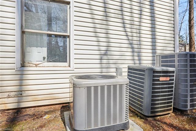 2326 W Vandalia Road B, Greensboro, NC 27407