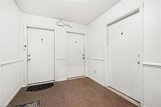 2326 W Vandalia Road B, Greensboro, NC 27407