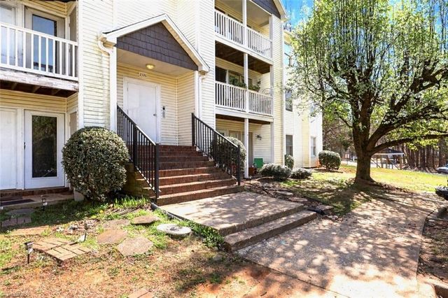 2326 W Vandalia Road B, Greensboro, NC 27407