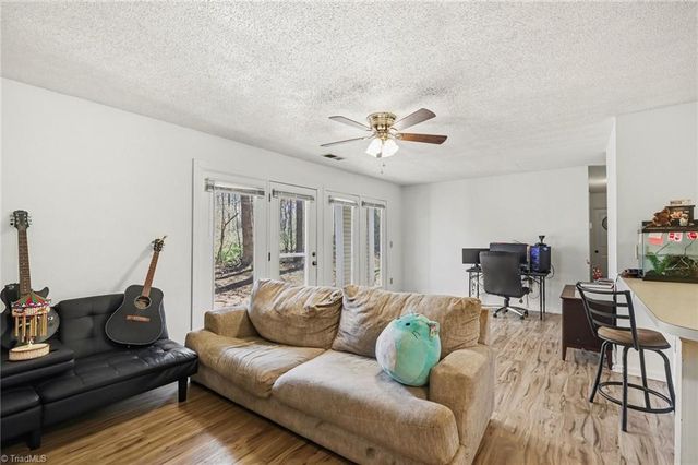 2326 W Vandalia Road B, Greensboro, NC 27407