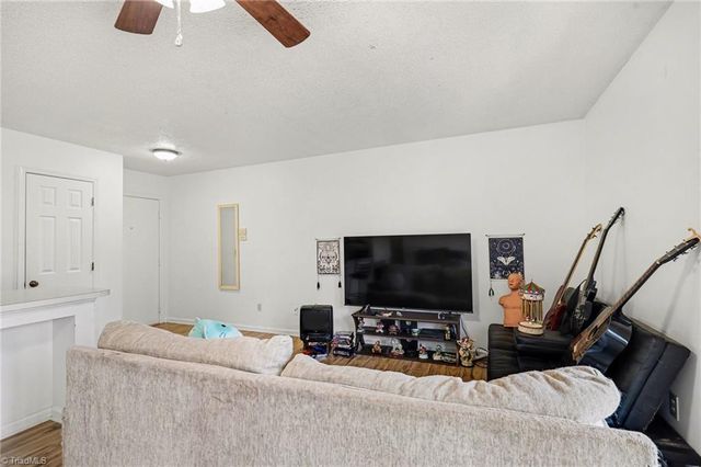 2326 W Vandalia Road B, Greensboro, NC 27407