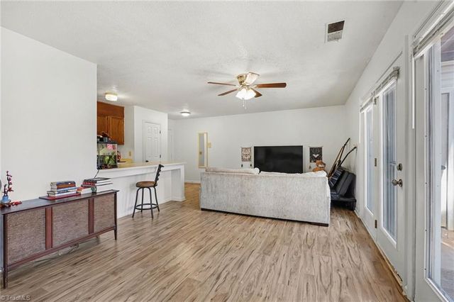 2326 W Vandalia Road B, Greensboro, NC 27407