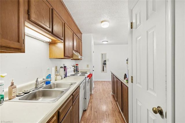 2326 W Vandalia Road B, Greensboro, NC 27407