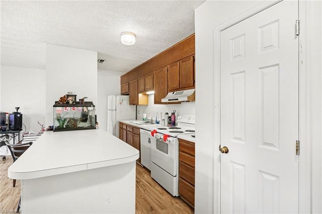 2326 W Vandalia Road B, Greensboro, NC 27407