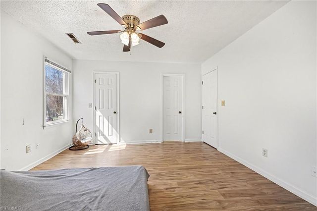 2326 W Vandalia Road B, Greensboro, NC 27407