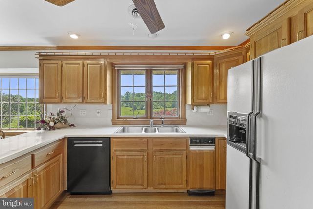 176 ROCK MILLS RD, Castleton, VA 22716
