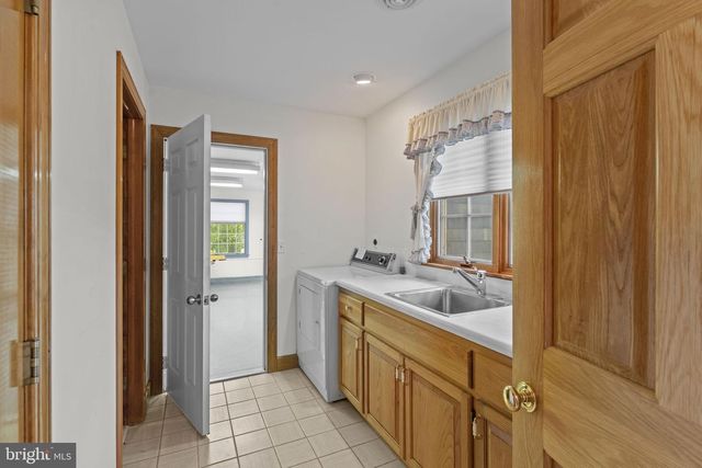 176 ROCK MILLS RD, Castleton, VA 22716