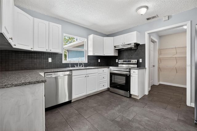 1385 11TH AVENUE, Deland, FL 32724