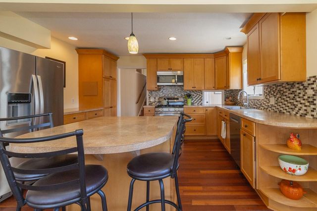 1440 Belmont Lane W, Roseville, MN 55113