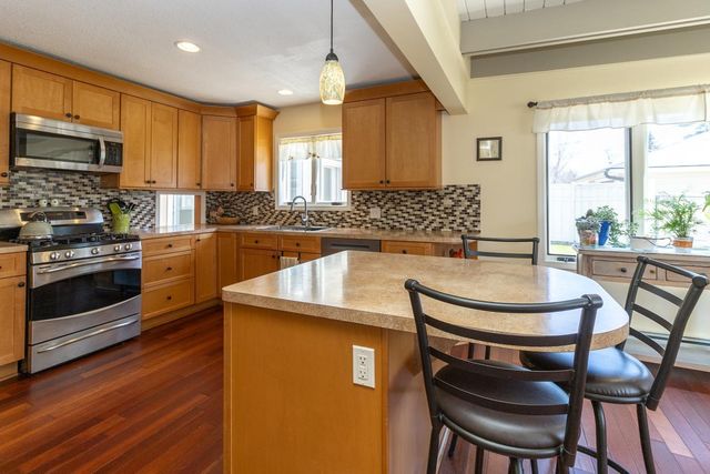 1440 Belmont Lane W, Roseville, MN 55113