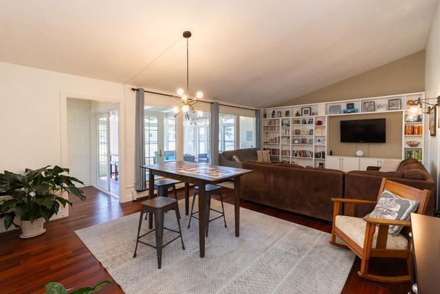 1440 Belmont Lane W, Roseville, MN 55113