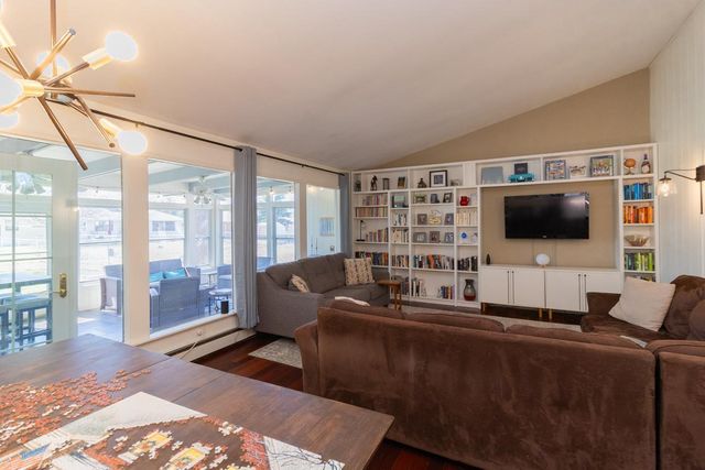 1440 Belmont Lane W, Roseville, MN 55113