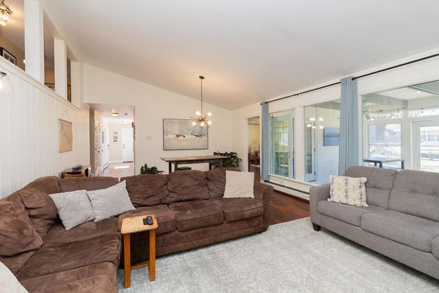 1440 Belmont Lane W, Roseville, MN 55113