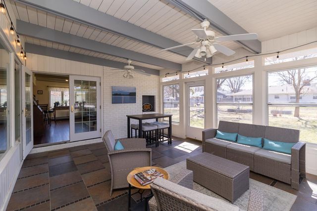 1440 Belmont Lane W, Roseville, MN 55113