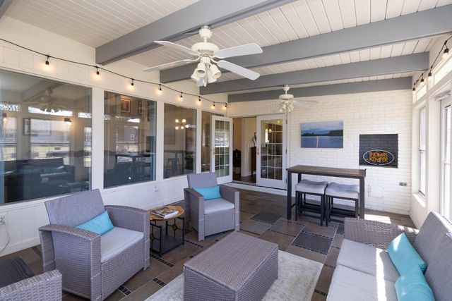 1440 Belmont Lane W, Roseville, MN 55113