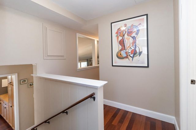 1440 Belmont Lane W, Roseville, MN 55113