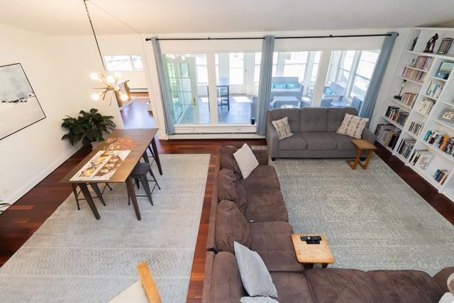 1440 Belmont Lane W, Roseville, MN 55113