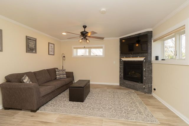 1440 Belmont Lane W, Roseville, MN 55113