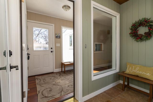 1440 Belmont Lane W, Roseville, MN 55113