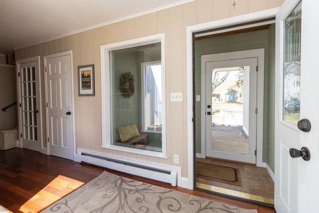 1440 Belmont Lane W, Roseville, MN 55113