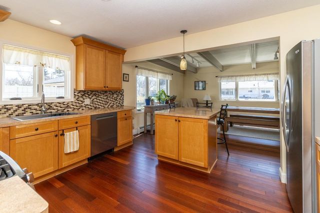 1440 Belmont Lane W, Roseville, MN 55113