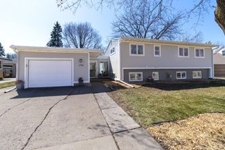 1440 Belmont Lane W, Roseville, MN 55113