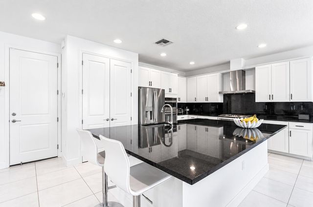 19552 BROAD SHORE Walk, Loxahatchee, FL 33470