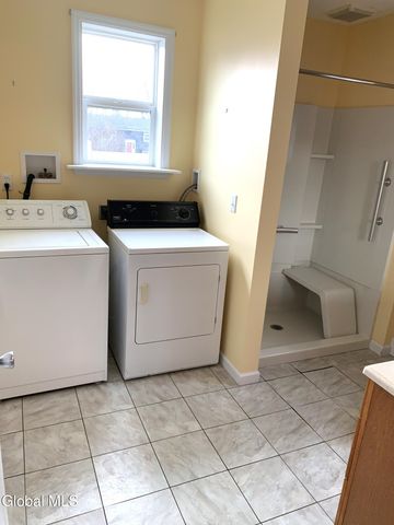 15 Grounds Place, Colonie, NY 12205