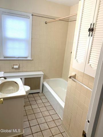 15 Grounds Place, Colonie, NY 12205