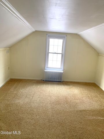 15 Grounds Place, Colonie, NY 12205