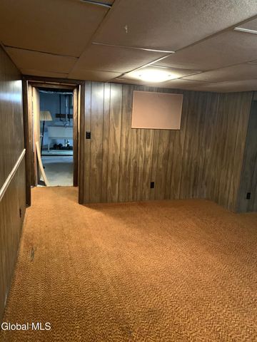 15 Grounds Place, Colonie, NY 12205