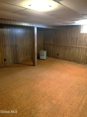 15 Grounds Place, Colonie, NY 12205