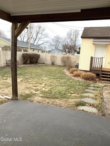 15 Grounds Place, Colonie, NY 12205