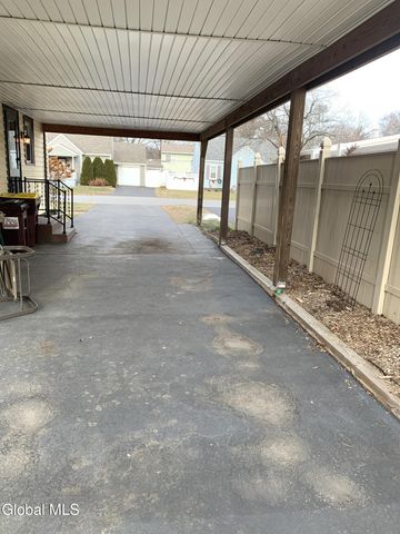 15 Grounds Place, Colonie, NY 12205