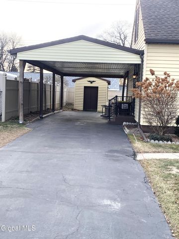 15 Grounds Place, Colonie, NY 12205