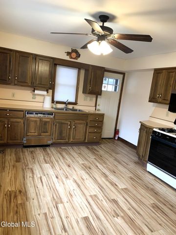 15 Grounds Place, Colonie, NY 12205