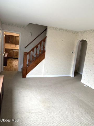 15 Grounds Place, Colonie, NY 12205