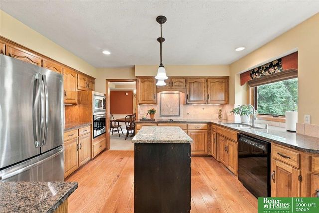 1816 N 129 Circle, Omaha, NE 68154