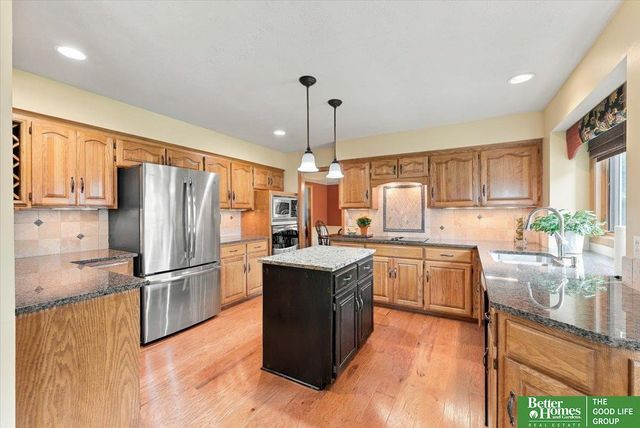 1816 N 129 Circle, Omaha, NE 68154