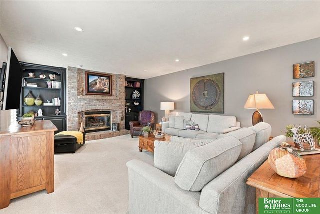 1816 N 129 Circle, Omaha, NE 68154