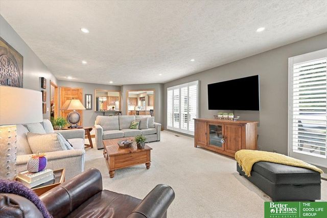 1816 N 129 Circle, Omaha, NE 68154