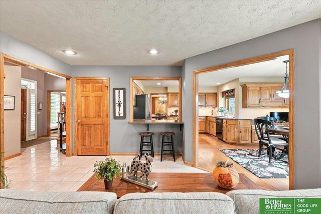 1816 N 129 Circle, Omaha, NE 68154