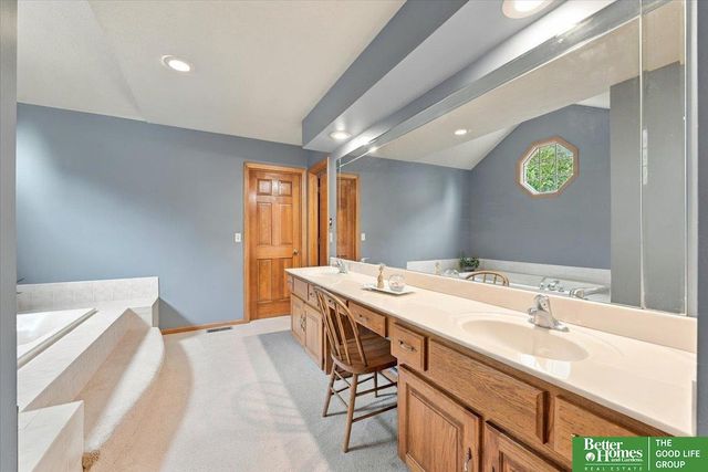 1816 N 129 Circle, Omaha, NE 68154