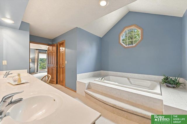 1816 N 129 Circle, Omaha, NE 68154