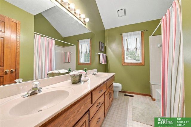 1816 N 129 Circle, Omaha, NE 68154