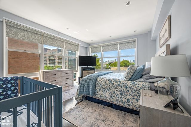 3011 21st St Apt 4E, New York City, NY 11102