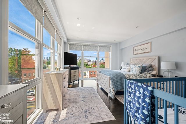 3011 21st St Apt 4E, New York City, NY 11102